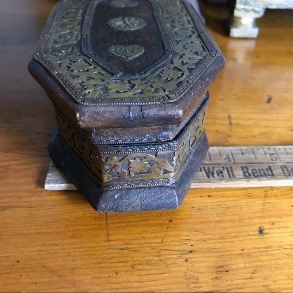 Antique East Indian Dresser Box - Picture 9 of 16